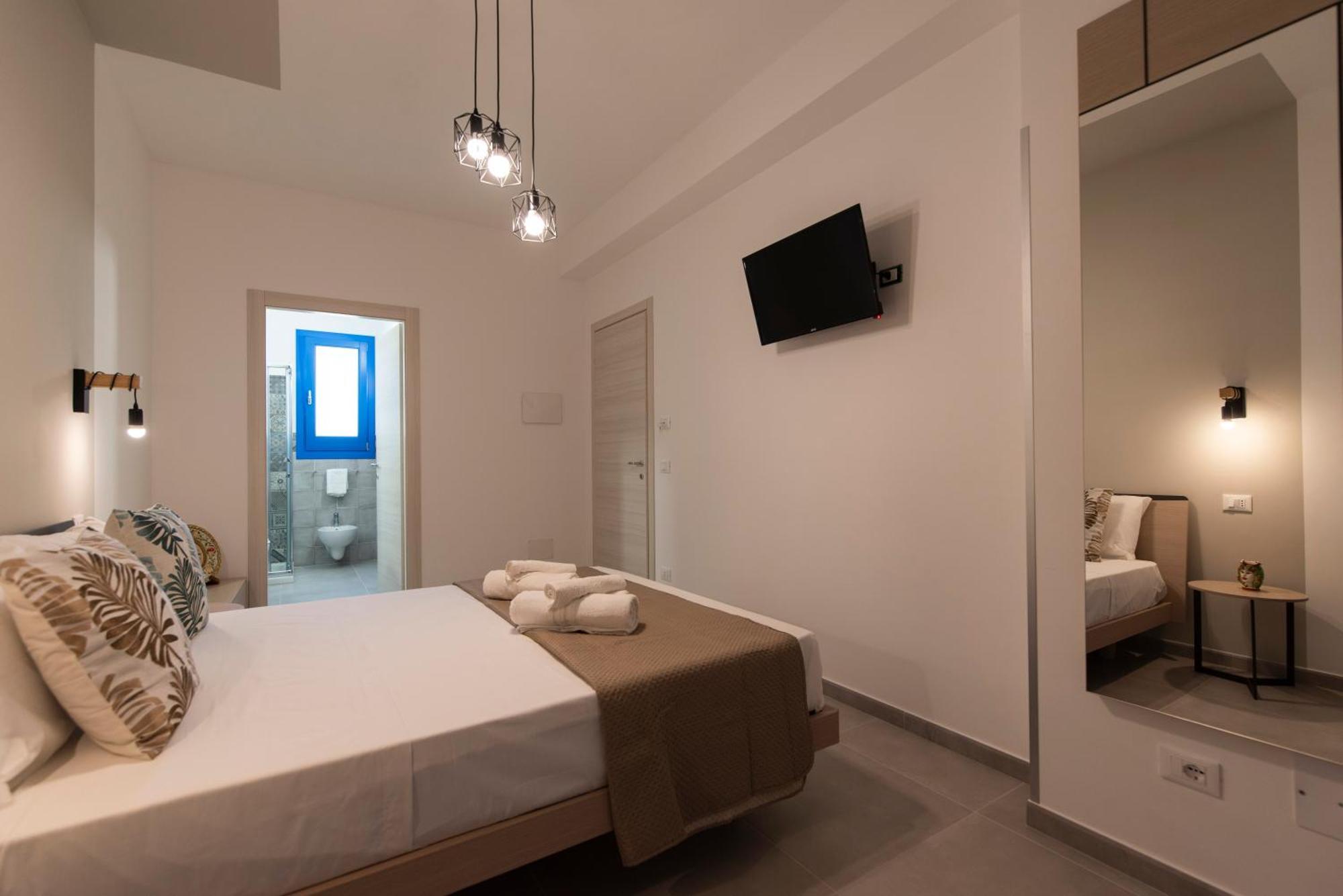 Bed And Breakfast Da Francesca Castelluzzo Exterior foto